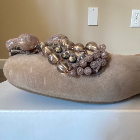 New Jewel/Bead Embellished Ballet Flats in Taupe Suede, 8.5, Banana Republic. - Picture 13 of 16